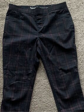 Plaid Jeggings - Dark navy blue with Subtle Red Lines